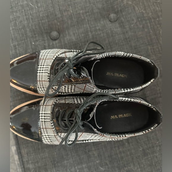 Worn once like new size 8 women’s platform stylish shoes - Picture 3 of 5